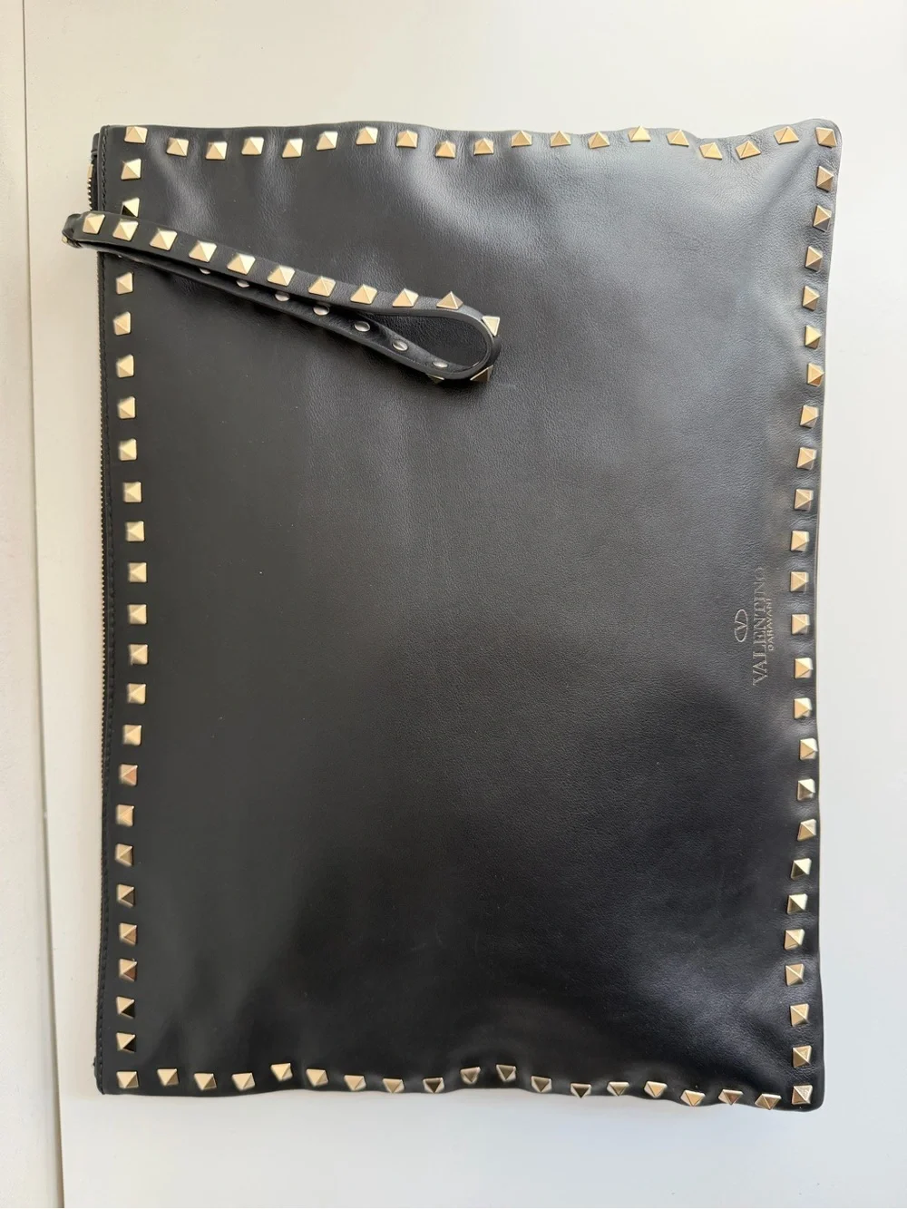 Authentic Valentino Garavani Rockstud Large Leather Clutch